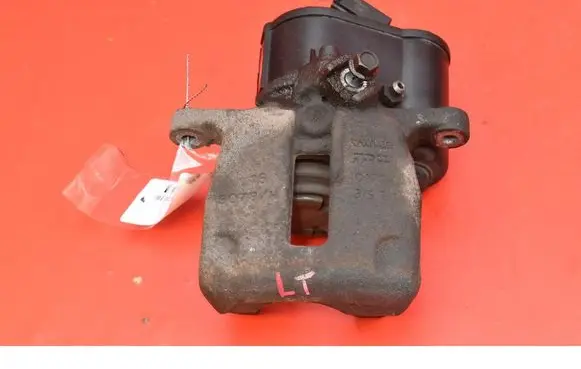 Volkswagen PASSAT CC Rear brake caliper