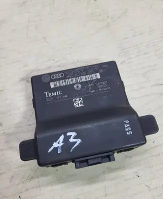 Audi A3 S3 A3 Sportback 8P Gateway control module 1K0907951
