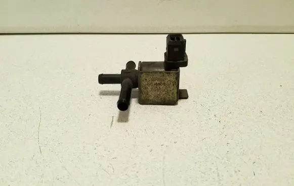 Audi A3 S3 8L Vacuum valve 058906283C