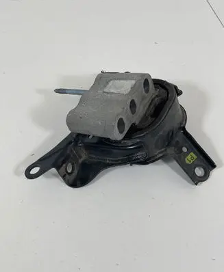 Toyota C-HR I Engine mount bracket 