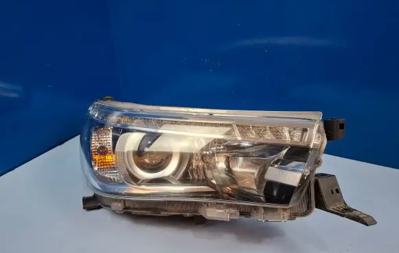 Toyota Hilux VIII Headlight/headlamp 811500K732