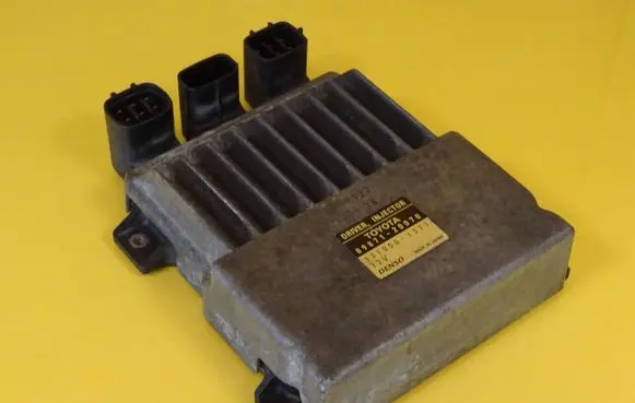 Toyota Corolla Verso AR10 Fuel injection control unit/module 8987120070 1310001371