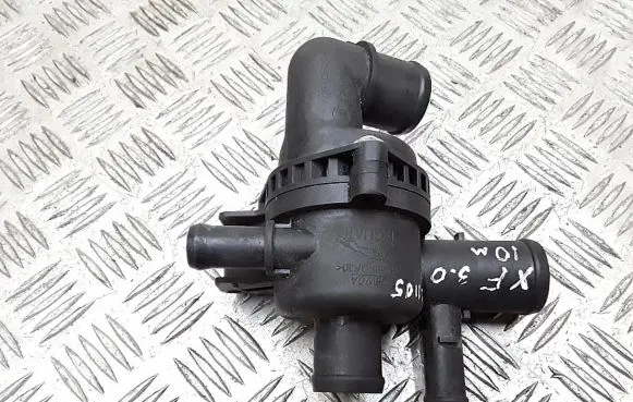 Jaguar XF Thermostat c8w0a
