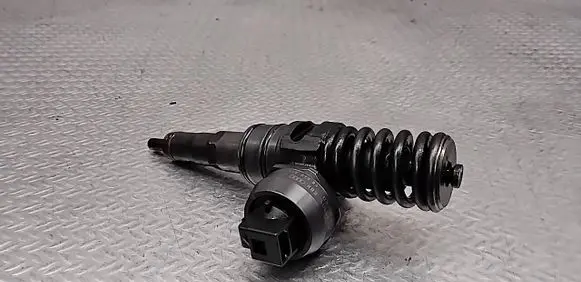 Volkswagen PASSAT B5.5 Fuel injector 038130073BA