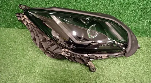 Maserati GranTurismo II Headlight/headlamp 06701588630