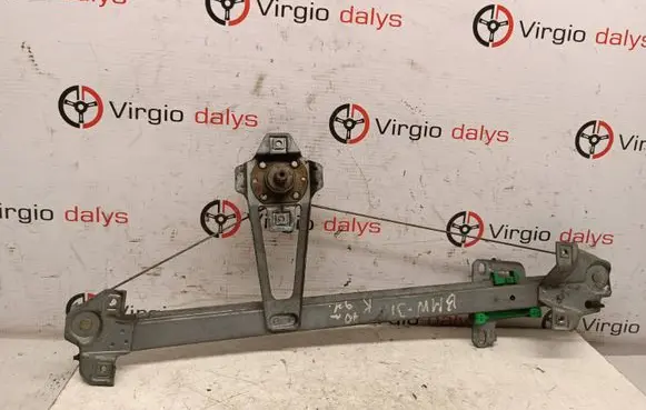 Rear door manual window regulator