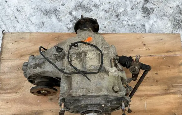 Nissan Patrol Y60 Gearbox transfer box case 3310001J50
