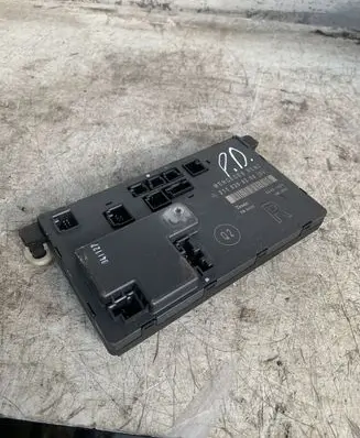 Mercedes-Benz E W211 Door control unit/module 2118208385