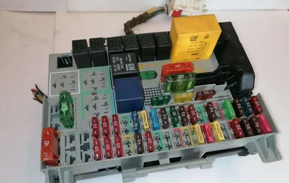 Opel Zafira A Fuse box set 90589965