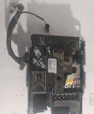 Volkswagen Touareg II Fuse module 7P0937548F