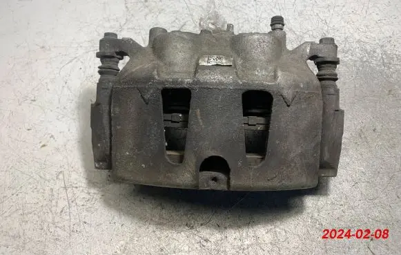 Chrysler Pacifica Front brake caliper 17986801