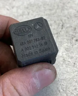 Mercedes-Benz E W211 Other relay A0025421519 4ra00779302