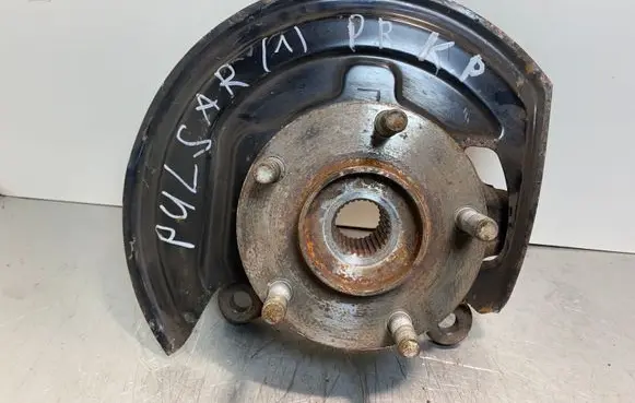 Nissan Pulsar Front wheel hub