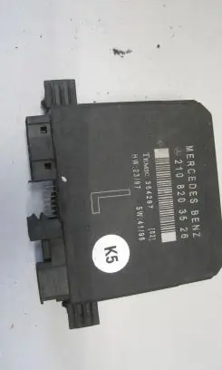 Mercedes-Benz E W210 Door control unit/module 2108203526