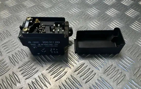 Volkswagen II LT Glow plug pre-heat relay 2D0911253