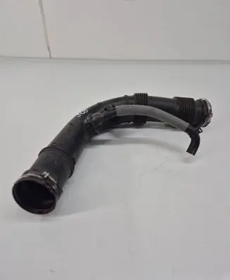 Volvo XC60 Turbo air intake inlet pipe/hose 31657341