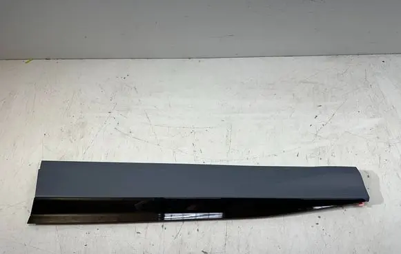 Audi Q4 e-tron Front door trim (molding) 