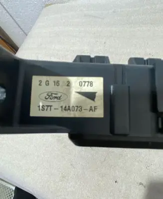 Ford Mondeo Mk III Fuse module 1S7T14A073AF