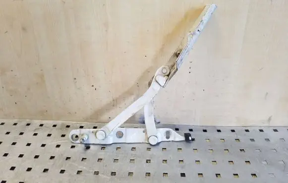 Audi 80 90 S2 B4 Tailgate/trunk/boot hinge 8A5827301