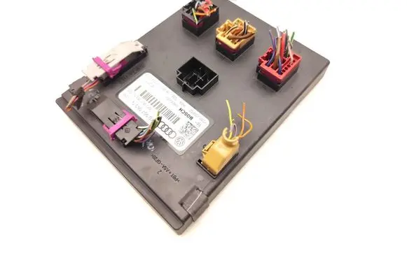 Audi A4 S4 B8 8K Central body control module 8K0907063N F005V00852