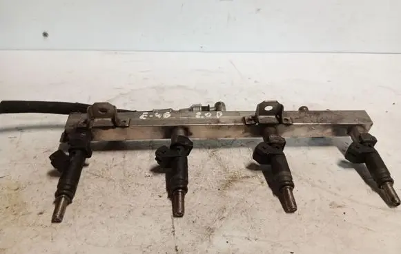 BMW 3 E46 Fuel injector supply line/pipe 7506158