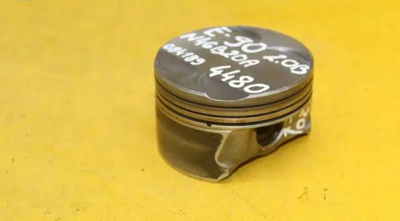 BMW 1 E81 E87 Piston 