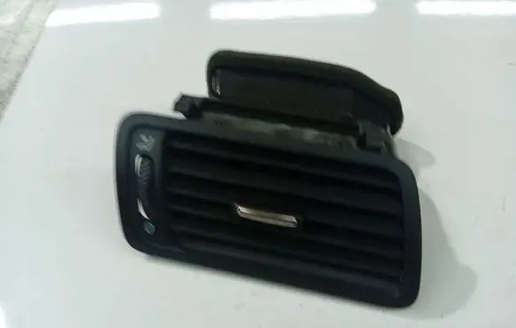 Volkswagen PASSAT B6 Dash center air vent grill 3C1819702E