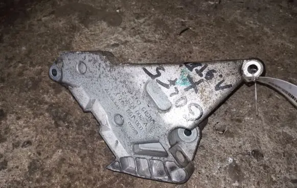 Volkswagen Golf V Engine mounting bracket 03G199207F