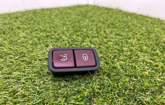 Mercedes-Benz S W221 Tailgate/boot open switch button 2208211479