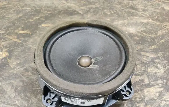Cadillac SRX Front door speaker 25684702