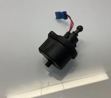 Mercedes-Benz E W211 Headlight level adjustment motor 73485702