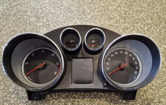 Opel Insignia A Speedometer (instrument cluster) 12844138