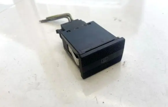 Volkswagen PASSAT B4 Windscreen/window heater switch