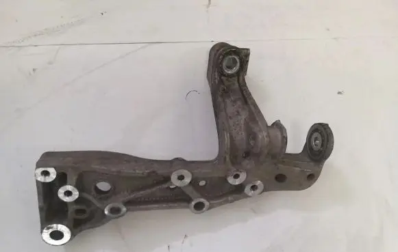 Volkswagen Golf V Front lower control arm/wishbone 1K0199296E