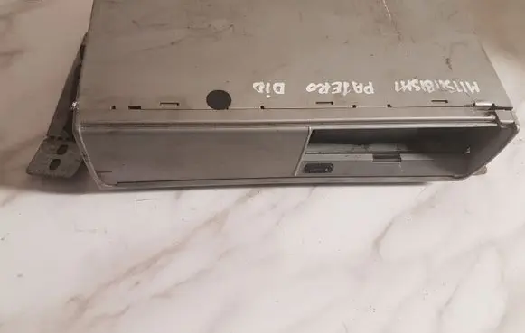Mitsubishi Pajero CD/DVD changer MZ311813