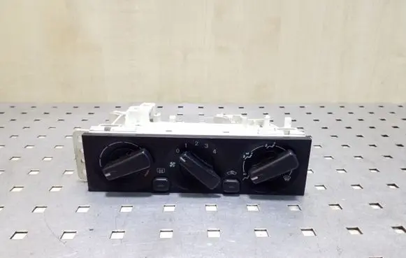 Mitsubishi Pajero Climate control unit MR460015