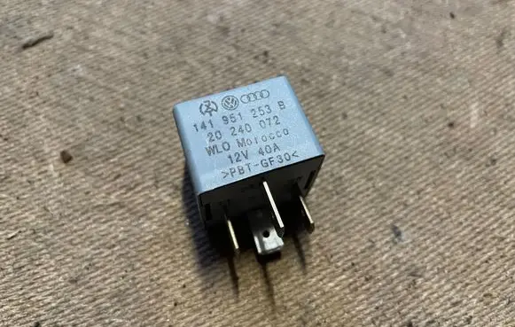 Audi TT Mk1 Other relay 141951253B