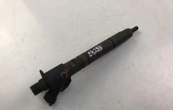 Volvo V60 Fuel injector 31303238
