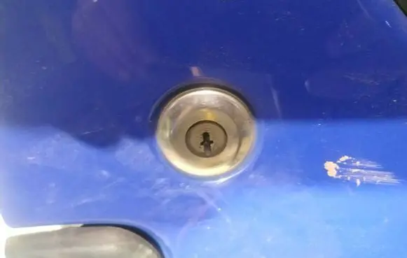 Citroen Berlingo Front door lock (next to the handle) 