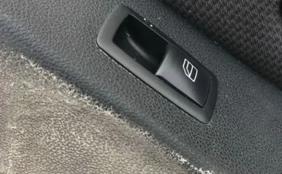 Mercedes-Benz A W169 Electric window control switch A1697200470