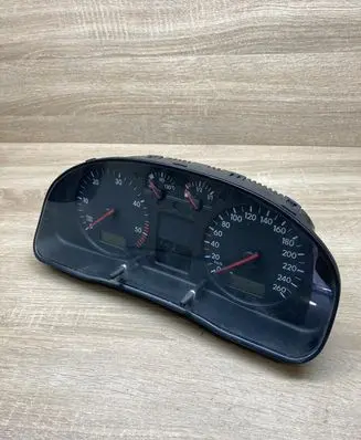 Volkswagen PASSAT B5 Speedometer (instrument cluster) 3B0920825A