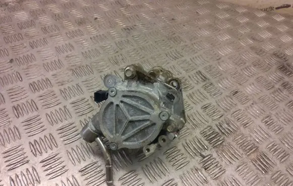 Mazda CX-3 Vacuum pump pe0718g00a