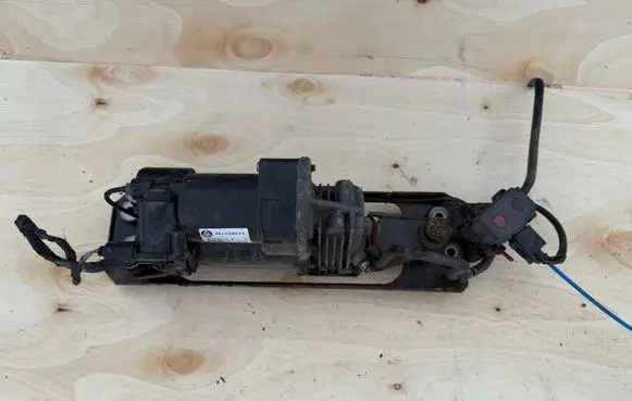 BMW 5 E60 E61 Air suspension compressor/pump 6785505 14178311 BBLV2008A0