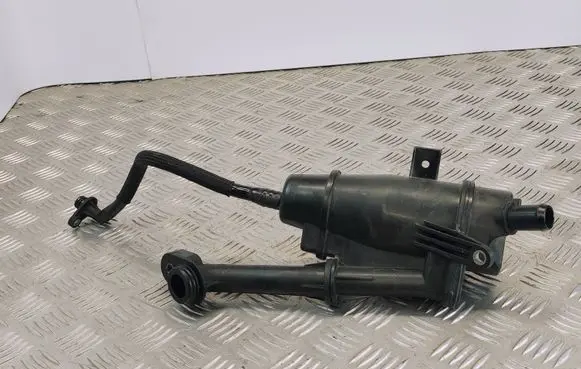Opel Zafira C Oil breather separator 55575980 565581915