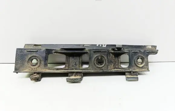 Volkswagen PASSAT B6 Front bumper mounting bracket 3C0807184