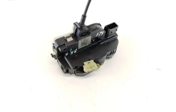 Opel Insignia A Front door lock 13503140