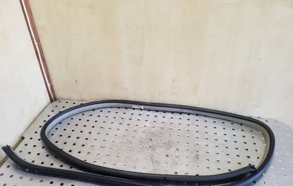 Toyota Yaris Rear door rubber seal (on body) 
