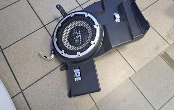 Mitsubishi ASX Subwoofer speaker 8720A136