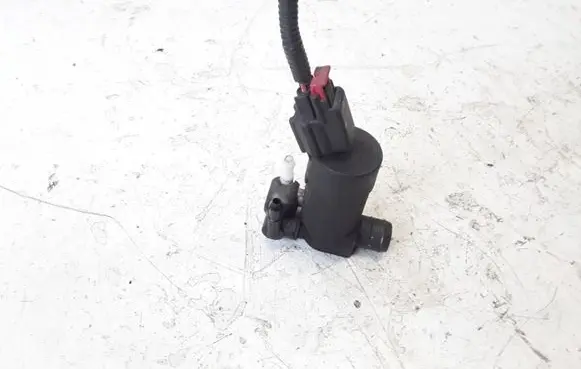 Volvo XC90 Windscreen/windshield washer pump