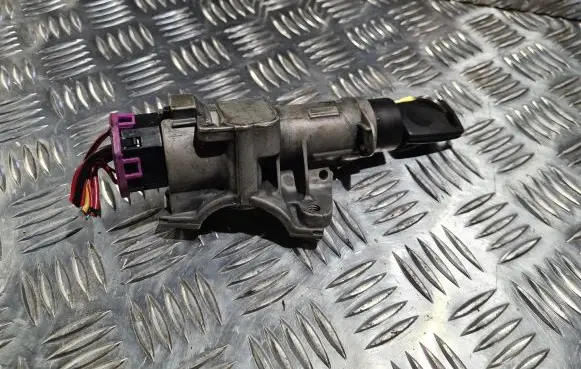 Audi A6 S6 C5 4B Ignition lock 4B0905851C